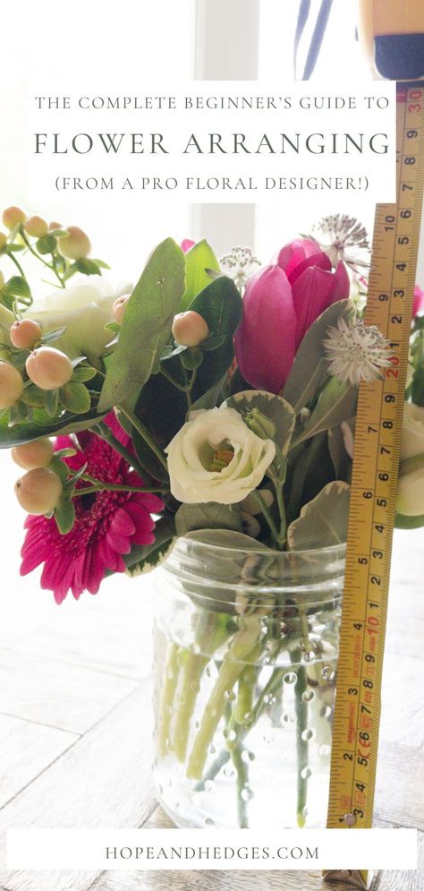 The best simple flower arranging tips for a pro floral designer! You can make gorgeous floral arrangements even if you are a beginner. This guide makes it easy! Basic Flower Arranging Tips, Diy Simple Flower Arrangements, Floral Arrangement Diy, How To Make Flower Arrangements Diy, Arranging Flowers In A Vase Diy, Floral Arrangement Tips, Small Floral Arrangements Diy, Easy Diy Floral Arrangements, Floral Arranging For Beginners