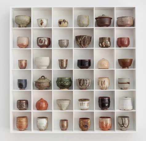 Pottery Display Ideas, Warren Mackenzie, Cup Shelf, Coffee Mug Display, Pottery Display, Diy Bowl, Mug Display, Japanese Tea Cups, Cerámica Ideas