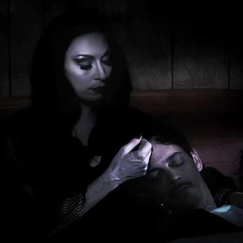 Morticia And Gomez Addams, Gomez And Morticia, Gomez Addams, Anjelica Huston, Septième Art, Morticia Addams, Adams Family, Dark Love, Addams Family