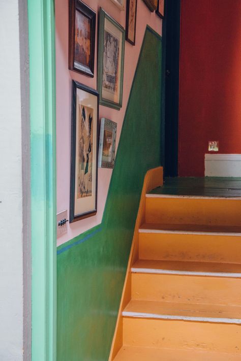 Eclectic Decor Hallway, Colorful Stairwell Ideas, Painted Hallway Stairs, Chalk Blue Paint Color, Yellow Painted Stairs, Colourful Staircase Ideas, Fun Painted Stairs, Coloured Ceiling Hallway, Scandinavian Colorful Interiors