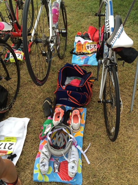 My triathlon transition area. Example of how to set things up. Triathlon Hairstyles, Triathlon Aesthetic Men, Triathlon Aesthetic, Triathlete Women, Duathlon Training, Train For A Triathlon Beginner, Triathlon Transition Bag, Kids Triathlon, Triathlon Training Program