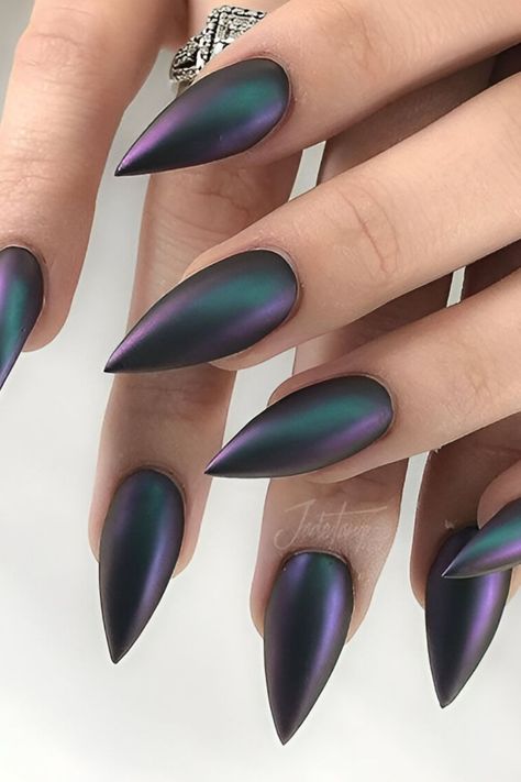 My friends were sitting together, talking about nails. We were discussing short stiletto nails. These nails are cool and sharp, but not Sharp Nails Aesthetic, Short Sharp Nails, Witch Aesthetic Nails, Sharp Stiletto Nails, Almonds Nails, Nails Witchy, Short Stiletto Nails, Stiletto Nails Short, Short Stiletto