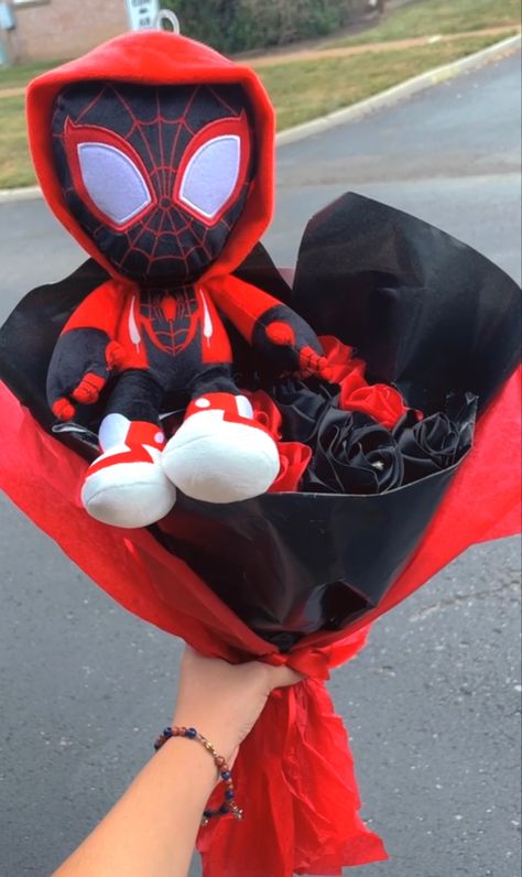 Ribbon Flowers Bouquet Spiderman, Batman Ribbon Bouquet, Spider Man Ribbon Bouquet, Spiderman Ribbon Bouquet, Spiderman Quinceanera, Ramos For Guys, Spiderman Flower Bouquet, Spiderman Flowers, Spider Man Stuff