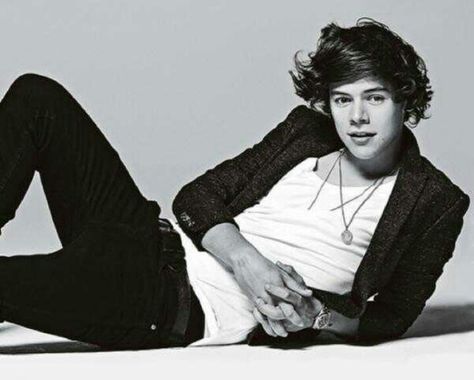 Harry Styles. One Direction. Fabulous Magazine Photoshoot. One Direction Singing, One Direction Fotos, Harry Styles One Direction, Harry Styles Photoshoot, One Direction Wallpaper, Prince Royce, What Makes You Beautiful, One Direction Harry Styles, One Direction Photos