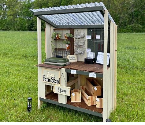 Simple Farm Stand Ideas, Diy Produce Stand Roadside, Wagon Farm Stand, Road Side Stand Ideas, Diy Roadside Farm Stand, Farm Stand Plans, Roadside Farm Stand Ideas, Porch Bakery, Farm Stand Ideas