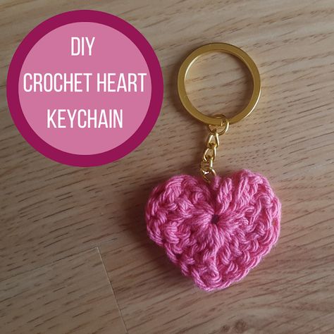 Keeping it Real: DIY Crochet Heart Keychain - with video tutorial! Diy Crochet Heart, Diy Crochet Keychain, Crochet Heart Keychain, Crochet Couch, Diy Bag Charm, Crochet Garden, Quick Crochet Projects, Aesthetic Pin, Crochet Keychains