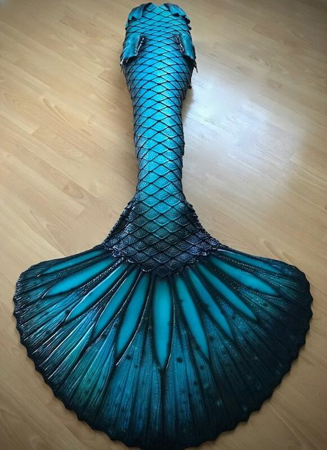 Princess Aesthetic Dresses, Finfolk Mermaid Tails, Purple Mermaid Tails, Manga Mermaid, Merman Tails, Realistic Mermaid Tails, Professional Mermaid, Realistic Mermaid, Mermaid Fin