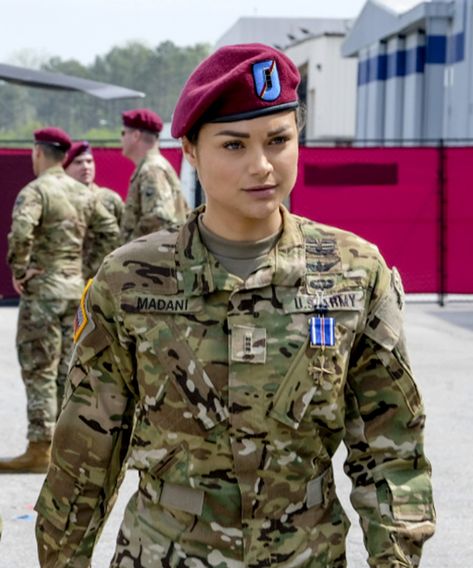 Women Soldiers, Military Woman, Military Images, Women's Uniforms, Army Women, Military Pictures, Military Soldiers, Military Girl, Police Women