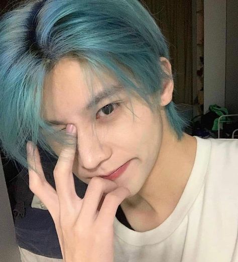 Mens Blue Hair, Boys Blue Hair, Blue Hair Aesthetic, Boys Colored Hair, Anime Blue Hair, Light Blue Hair, Men Hair Color, Hair Color Blue