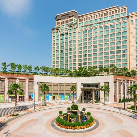 Discovery Bay Hong Kong, Sunken Bath, Hong Kong Beaches, Discovery Bay, Hong Kong Hotels, Hong Kong Disneyland, Hotel Discount, Beach Hotels, Outdoor Swimming Pool