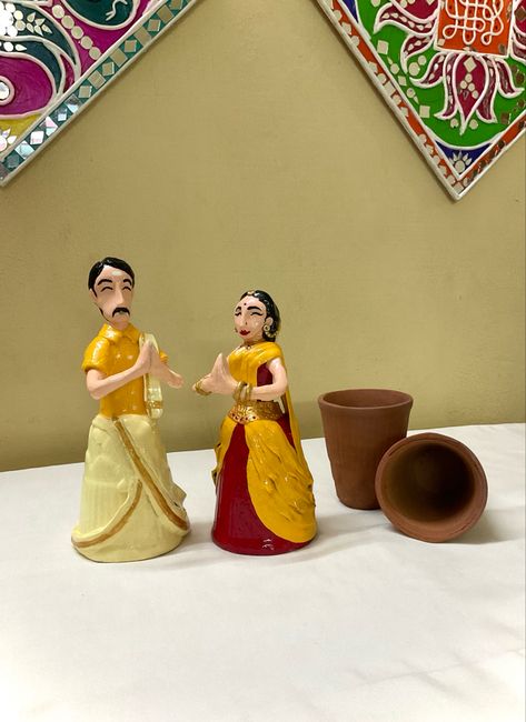 Dolls made out of kulhad and M-seal. Kulhad Diy Decor, Diy With Kulhad, Kulhad Craft Ideas, M Seal Art Crafts, Kulhad Craft, Kulhad Art, Kulhad Painting, South Indian Couple, Newspaper Art And Craft