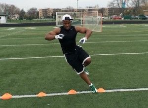 Improve speed, agility, strength & stamina by training like an American footballer! Find out more here: https://www.sports-fitness.co.uk/blog/train-like-american-football-player/ Speed And Agility Drills, Football Workouts Training, Agility Drills, Football Training Drills, Agility Workouts, Running Drills, Speed Workout, Basketball Tricks, Football Workouts