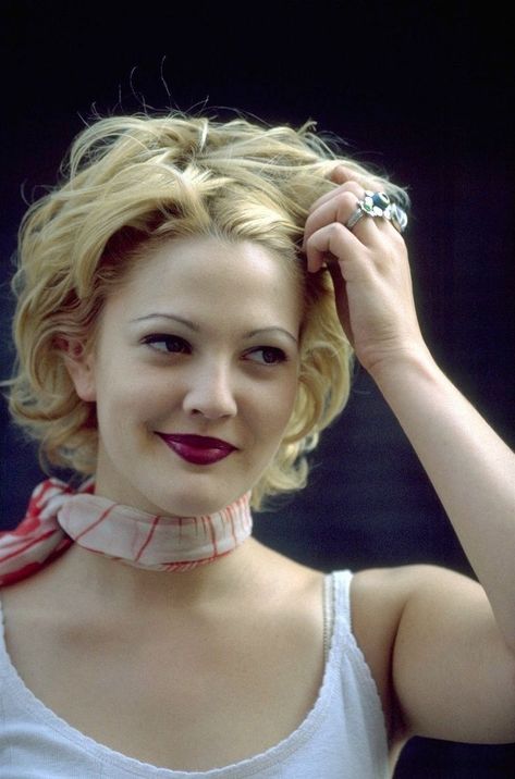 Drew Barrymore Hair, Drew Barrymore Style, 1990 Style, 90s Grunge Hair, Harry Clarke, 90s Hairstyles, Drew Barrymore, Wishful Thinking, Hair Reference