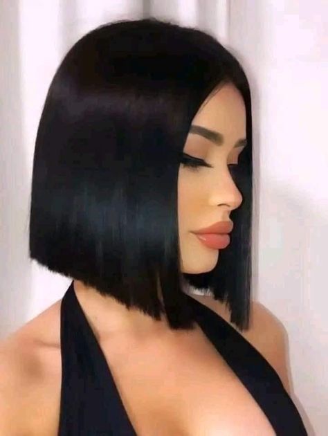 Shoulder Length Black Hair, Sleek Short Hair, Short Black Hair, Short Dark Hair, Short Hair Haircuts, Short Bob Hairstyles, Aesthetic Hair, Dark Hair, Hair Highlights