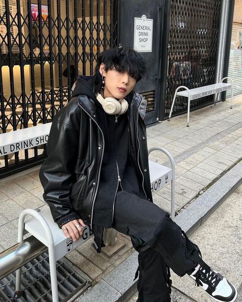 Korean Dark Aesthetic Outfit, Alt Asian Hairstyles, Korean Male Grunge Outfits, Masc Dark Outfits, Asian Grunge Outfits Men, Eboy Aesthetic Outfits Men Korean, Dark Harajuku Fashion Men, Korean Alt Fashion, Dark Grunge Aesthetic Outfits Men