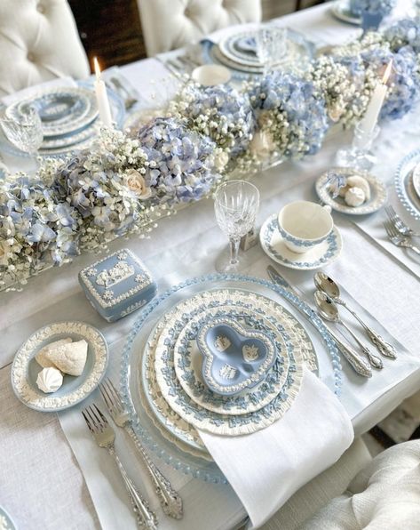 Sophisticated Table Settings, Blue And White Tea Party Decor, Blue Bridgerton Aesthetic, Blue Tea Party Aesthetic, Baby Blue Table Setting, Formal Table Setting Ideas, Elegant Table Settings Classy, French Tablescape, Blue Wedding Aesthetic