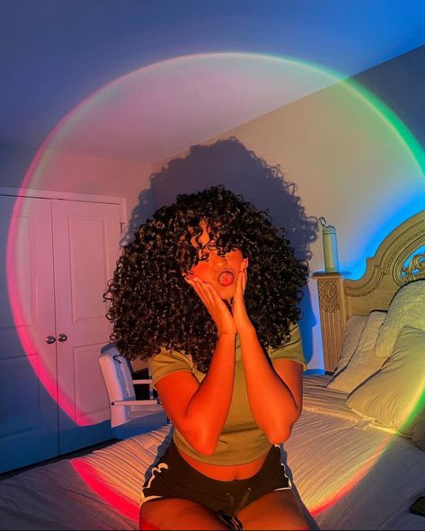 Curly Hair And Glasses Aesthetic, Fluffy Curls Black Women, Curly Fro With Bangs, Neapolitan Hair Curly, Curly Hair Black Women Natural, Curly Hair Picture Ideas, Beautiful Black Women With Curly Hair, Curly Hair Poses Photo Ideas, Afro Latina Face Claim