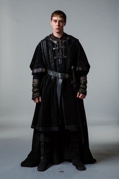 George MacKay Archive on Twitter: "📸 | Promotional portraits of George MacKay as Hamlet in #Ophelia 👑 https://t.co/q3brPGQR65" / Twitter Stuart Era Fashion, Gothic Medieval Fashion, George Mackay Ophelia, Medieval Clothing Reference, Shawl And Dress Outfit, Macbeth Costume Design, Medieval Russian Clothing, Dornish Fashion, Gothic Suits