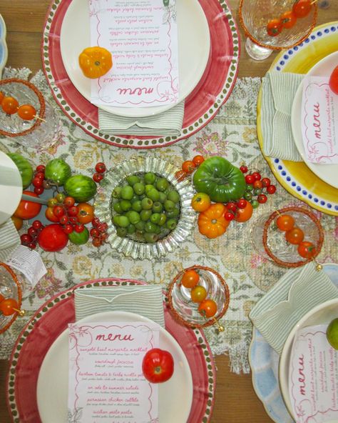 tomato themed dinner party for tomato girl summer Tomato Table Decor, Tomato Dinner Party, Tomato Birthday Party, Tomato Party Decorations, Tomato Party Theme, Tomato Theme Party, Tomato Party, Vintage Italian Dinner Party, Tomato Girl Summer Aesthetic