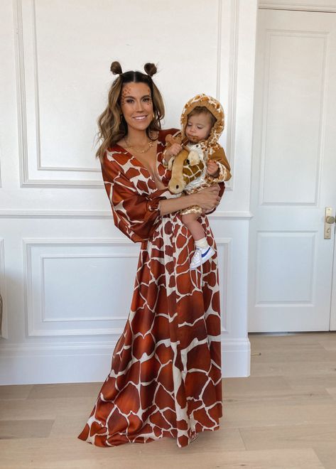 Womens Giraffe Costume, Wildlife Fancy Dress, Jungle Animals Costumes, Family Jungle Costume, Animal Fancy Dress Women, Diy Safari Animal Costume, Zoo Animal Family Costumes, Jungle Safari Costume Women, Giraffe Halloween Costume Women