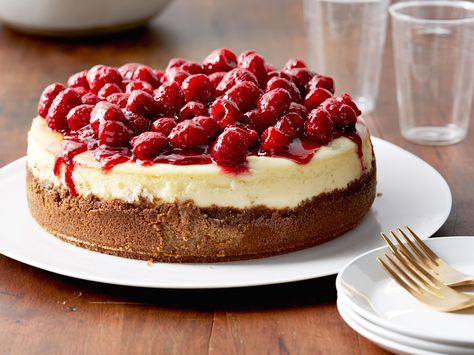 Raspberry Cheesecake Ina Garten Cheesecake Recipe, Tiramisu Pasta, Ina Garten Recipes, Raspberry Recipes, Brownie Desserts, Barefoot Contessa, Oreo Dessert, Raspberry Cheesecake, Samos