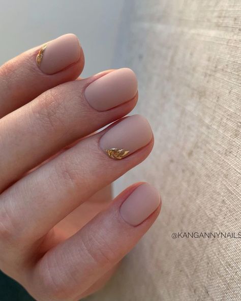 Wedding Nails For Bride Gel Short, Fall Wedding Nails Short, Bride Nails Short Wedding, Wedding Nails For Bride Natural Short, Wedding Nails Matte For Bride, Wedding Nails For Bride Terracotta, Short Fall Wedding Nails, Autumn Bride Nails, Wedding Manicure For Bride Short Nails