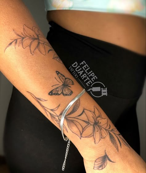 Floral Arm Tattoo Wrap Around, Delicate Wrist Tattoo, Floral Tattoo Design Forearm, Types Of Flowers Tattoo, Tattoo Around Arm, Arm Tattoos For Women Forearm, Hand Tattoo Designs, Body Tattoo Design, Simple Arm Tattoos