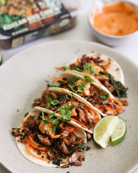 Kimchi Tacos, Tacos Vegan, Couples Recipes, Vegan Kimchi, Tofu Tacos, Shredded Chicken Tacos, Dinner Choices, Raw Spinach, Moms Cooking