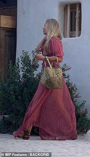 Kate Moss Holiday, Kate Moss Boho Style, Party Outfits Aesthetic, Ibiza Style Outfit, Ibiza Party Outfit, Ibiza Boho Style, Moss Nails, Kate Moss Ibiza, Nails Boho