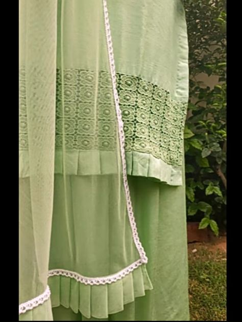 Dupatta Designs Ideas Diy, Duppta Design Ideas, Stylish Dupatta Designs, Handwork Motifs, Dupatta Designs Ideas, Dupatta Styling, Dupatta Designs, Cotton Lace Fabric, Kurta Style