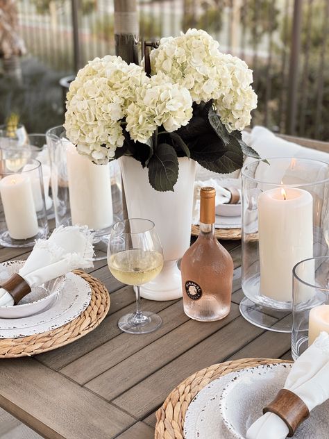 OUTDOOR SUMMER ENTERTAINING - Stylin By AylinStylin By Aylin | Interior Design | Fashion | Lifestyle Backyard Tablescape, Outdoor Table Styling, Hosting Meals, Hosting Aesthetic, Backyard Dining Table, Outdoor Tablescapes, Summer Hosting, Stylin By Aylin, Outdoor Hosting