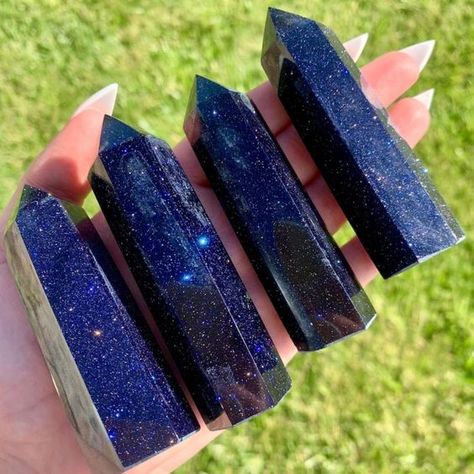 Blue Goldstone - Meaning, Uses and Healing Properties Blue Goldstone Meaning, Goldstone Meaning, Home Table Decor, Meditation Crystals, Blue Goldstone, Crystals In The Home, Crystal Wand, Bring Happiness, Color Dorado