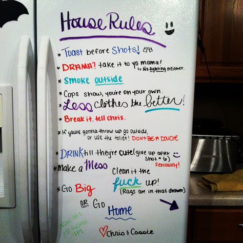 House Party Rules, College House Ideas, Apartment Decorating College, Funny House, House Party Decorations, Party Rules, College House, College Halloween, College Parties