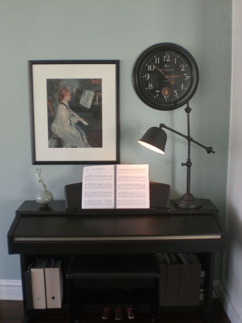 Piano Lamp Ideas, Piano Setup, Piano Styling, Piano Lamp, Piano Desk, Piano Decor, Piano Lamps, Play The Piano, Piano Bench