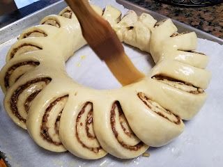 Sweet Cinnamon Bread, Swedish Tea Ring Recipe, Tea Ring Recipe, Swedish Tea Ring, Savory Donuts Recipe, Christmas Sweet Recipes, Homemade Yeast Rolls, Tea Ring, Sweet Dough