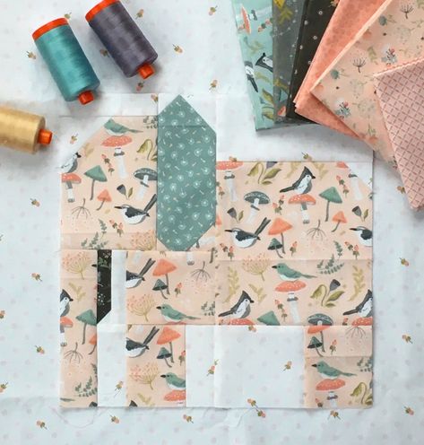 Elephant Quilt Block, Elephant Quilts Pattern, Free Quilt Tutorials, Elephant Quilt, Elephant Applique, Quilt Block Patterns Free, Scrap Quilt Patterns, Animal Quilts, Memory Quilt