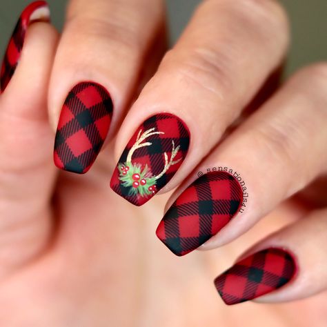 Plaid Christmas Nails, Plaid Nail Designs, Plaid Nail Art, Holiday Nails Christmas, Plaid Nails, Cute Nail Art Designs, Her Nails, Christmas Nail Art Designs, Holiday Nail Art