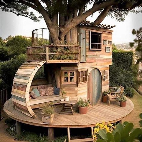 Beautiful Tree Houses, Tree House Diy, Cool Tree Houses, Tree House Designs, Fantasy House, Outdoor Decor Backyard, Small Backyard Design, Backyard Patio Designs, Prefab Homes