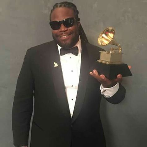 Gramps Morgan of Morgan Heritage. Grammy 2015... Morgan Heritage, Jah Rastafari, Reggae Artists, Single People, Side Eye, So Tired, Songs Lyrics, Original Song, Losing Her