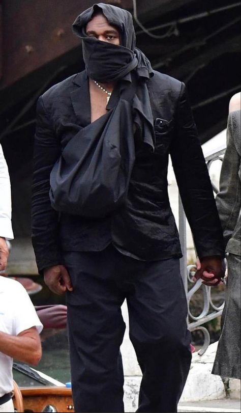 Kanye West Best Outfits, Kanye West Style Outfits, Kanye Outfits, Villain Core, Kanye West Fashion, Kanye Style, Black Monochrome Outfit, Balenciaga Campaign, Kanye West Outfits