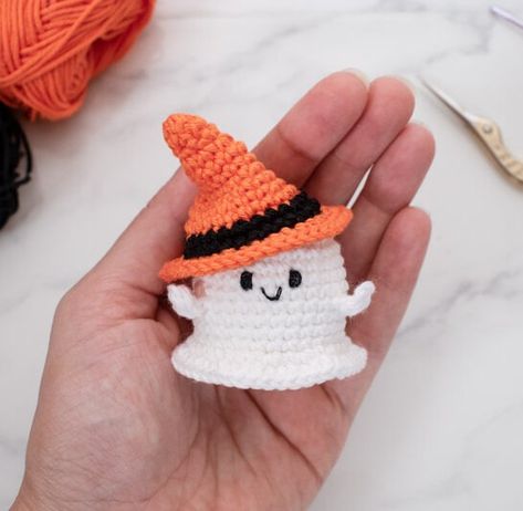 Crochet Mini Ghost free pattern Howl The Littlest Ghost, Tiny Halloween Crochet Patterns, Crochet Ghosts, Crochet Kindness, Amigurumi Projects, Mini Ghost, Crochet Autumn, Crochet Ghost, Halloween Amigurumi