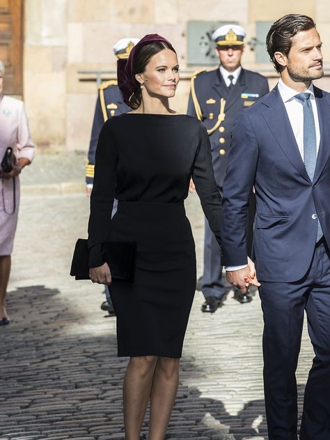 Princess Sofia of Sweden Style Royal Family Outfits, Royal Family Weddings, Royal Family Christmas, Sofia Of Sweden, Royal Attire, Sofia Hellqvist, Royal Family Portrait, Princess Sofia Of Sweden, Sweden Fashion