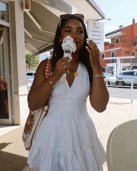 summer in italy , 1983 Solange Outfit Aesthetic, Italy Outfits Black Women, Summer Fashion Black Women, Italy In The Summer, Vineyard Outfit, Italy 1983, Femininity Aesthetic, Summer In Italy, Vacation Pics