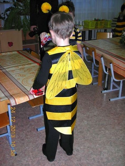 Recycled Dress Ideas, Diy Fantasia, Bumble Bee Costume, Bug Costume, Bee Activities, Recycled Dress, Preschool Classroom Decor, Bee Costume, Reborn Toddler Dolls