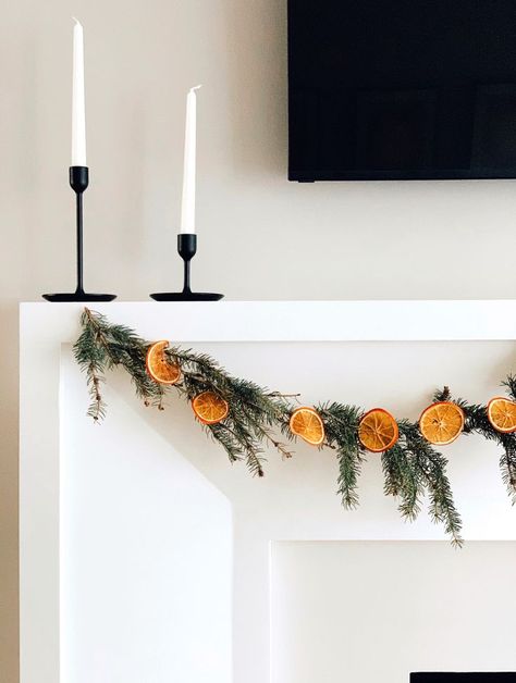 Simple Christmas Decor, Holiday Scents, Festival Diy, Orange Garland, Diy Garland, Christmas Inspo, Diy Christmas Decorations, Fireplace Mantel, Holiday Inspiration