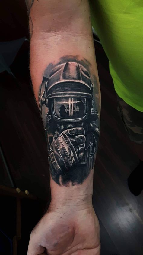 Fireman Tattoo Ideas Firefighters, Fire Fighter Tattoos For Men, Fireman Tattoo Ideas, Firefighter Tattoo Ideas, Firefighter Tattoo Sleeve, Welder Tattoo, Fireman Tattoo, Voll Arm-tattoos, Fighter Tattoo