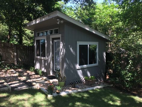 Inspiration strikes in many different ways. For Robert Blohm, the inspiration for his home office struck during his search for a storage building for his parents. He found both the storage shed and a home office for himself while doing research online at www.tuffshed.com . Robert was a fan of the modern look of our … Tuff Shed Office Ideas, Office Sheds Backyard, Shed Office Ideas, Modern Sheds, Corner Sheds, Yurt Home, Shed Windows, Office Shed, Shed Office