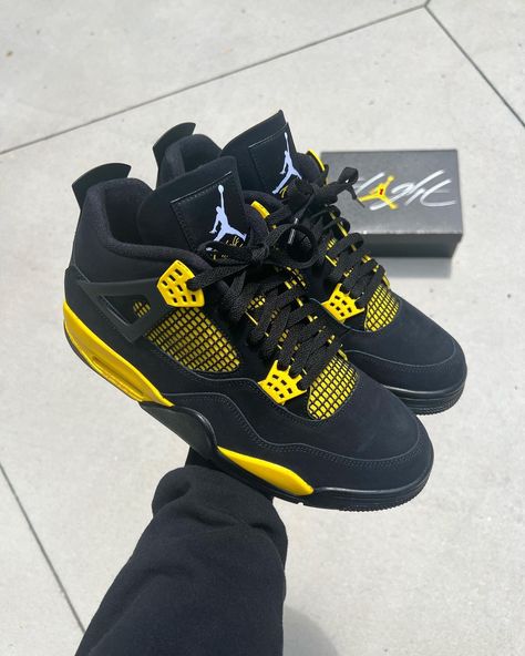 Jordan 4 Thunder, Jordan 4’s, Pretty Sneakers, Trendy Shoes Sneakers, Nike Fashion Shoes, Pretty Shoes Sneakers, Jordan 4s, Jordan Shoes Retro, All Nike Shoes