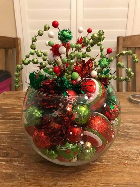 Fishbowl Christmas Centerpiece, Ornament Table Centerpieces, Diy Christmas Bulbs, Xmas Brunch, Christmas Party Decorations Diy, Christmas Extravaganza, Arc Flash, Corporate Christmas Parties, Christmas Crafts Diy Projects