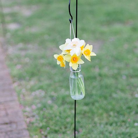 Wedding Flowers Daffodils, Daffodil Wedding Ideas, Daffodils Wedding Bouquet, Dafodill Bouquet, Daffodil Wedding Centerpieces, Wedding Daffodils, Daffodil Wedding Cake, Daffodil Wedding Bouquet, Daffodil Bouquet Wedding